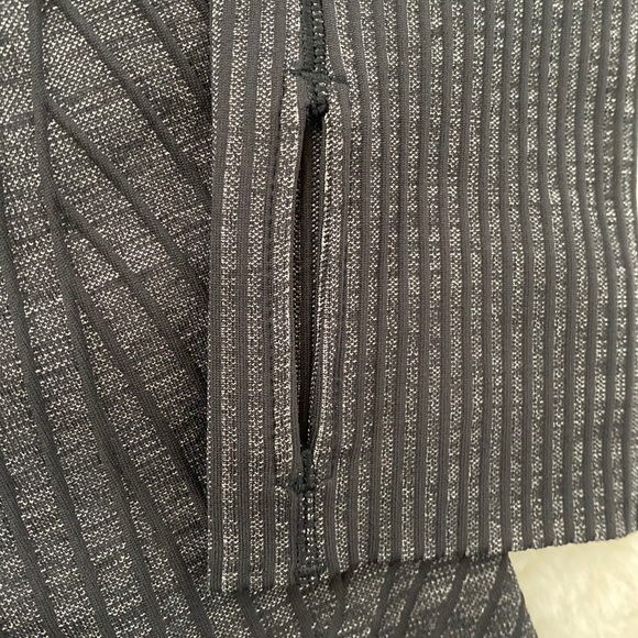 ❤️ Lululemon Rest Less Pullover Size 6 ACBL/WHT NWT - Picture 5 of 9